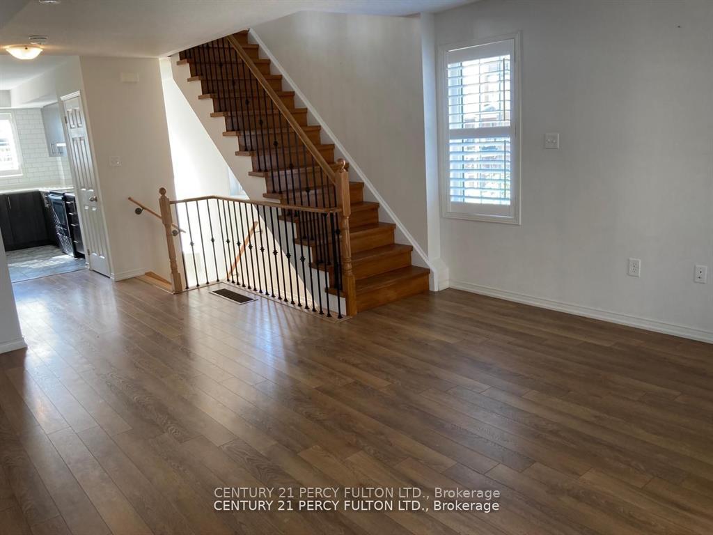 Photo 8 of 45 Pony Path, Oshawa, Windfields — HOMEH