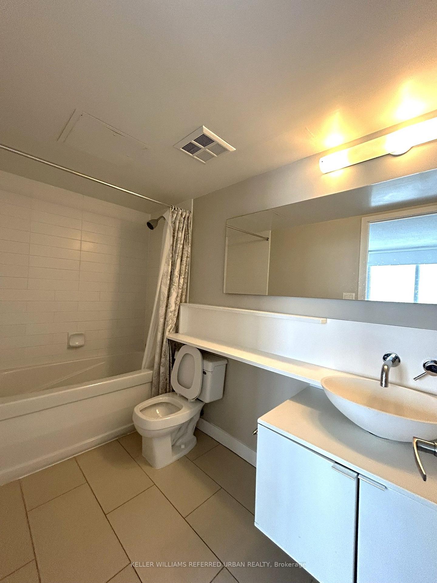 Photo 10 of Unit 2906, 15 Fort York Boulevard, Toronto, Waterfront Communities — HOMEH