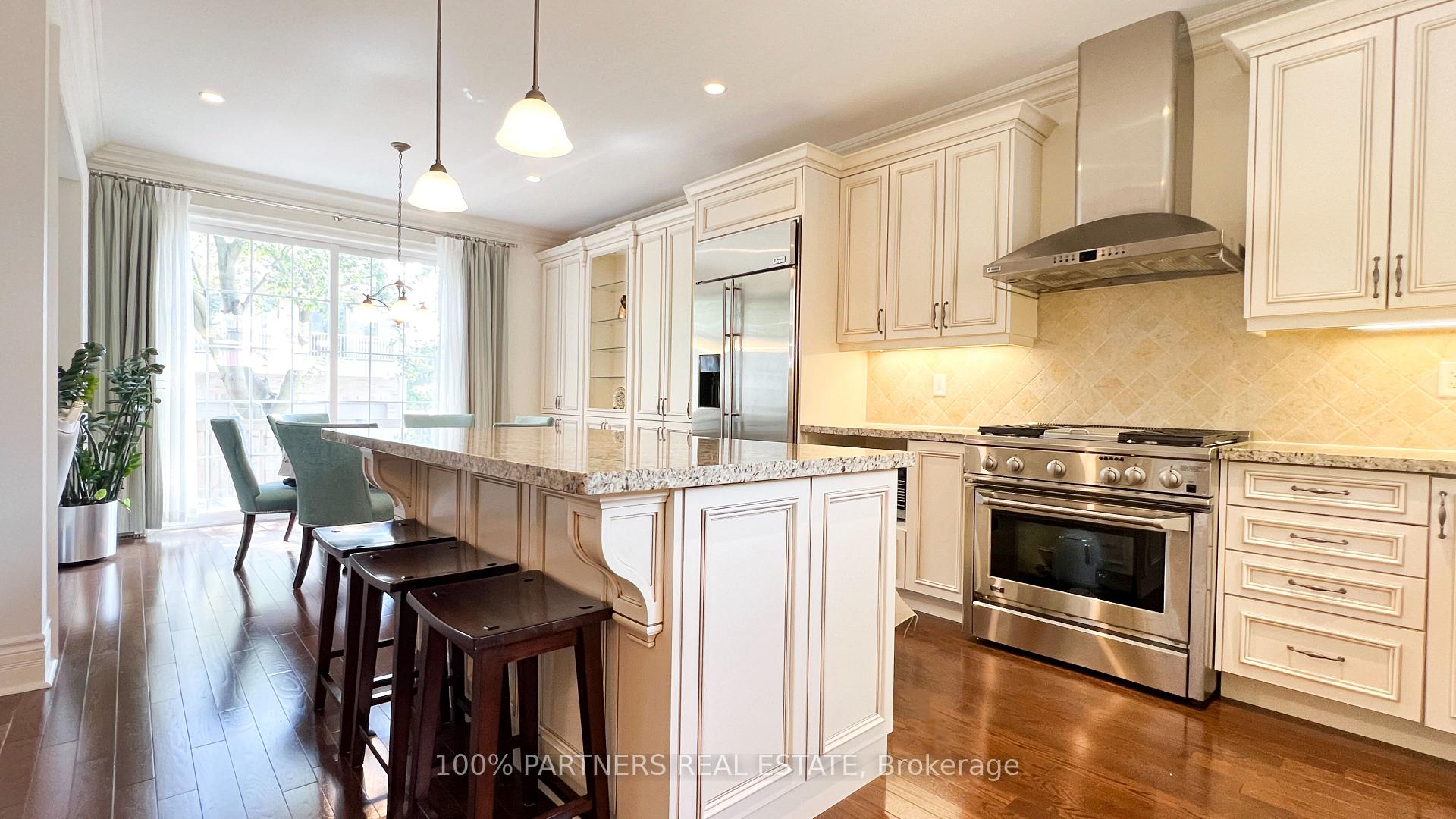 Photo 2 of 33 Earnshaw Drive, Markham, Victoria Square — HOMEH