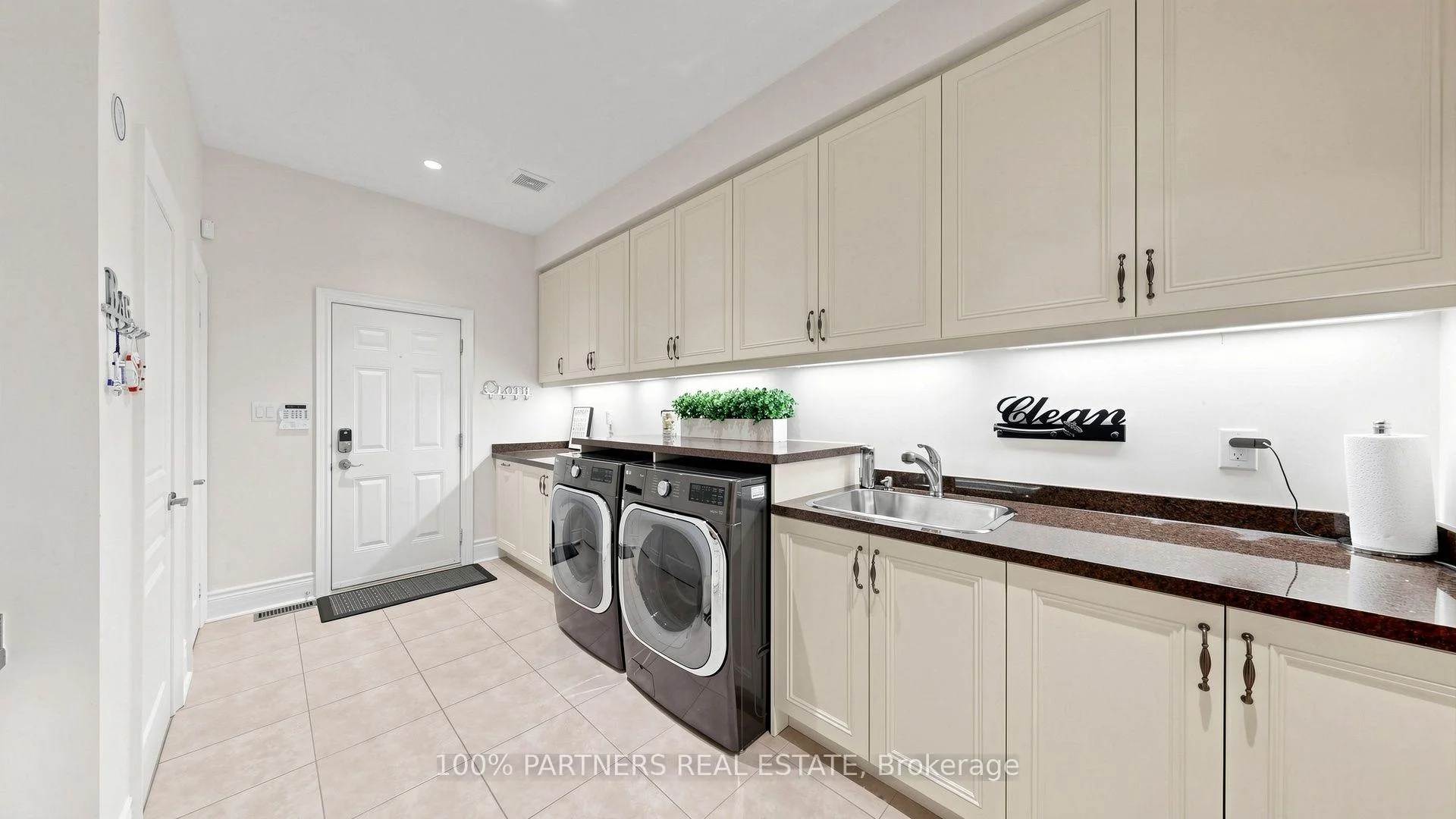Photo 12 of 33 Earnshaw Drive, Markham, Victoria Square — HOMEH