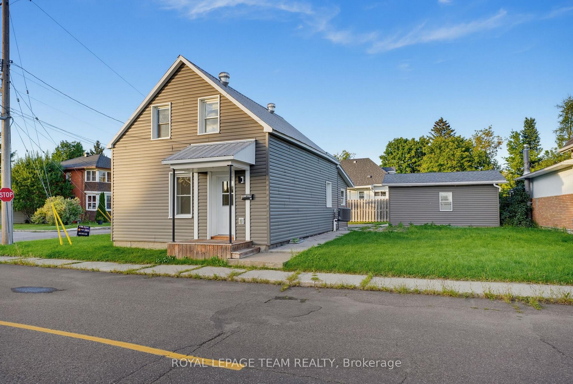 Photo 3 of 81 Bank Street S, Renfrew, Renfrew — HOMEH