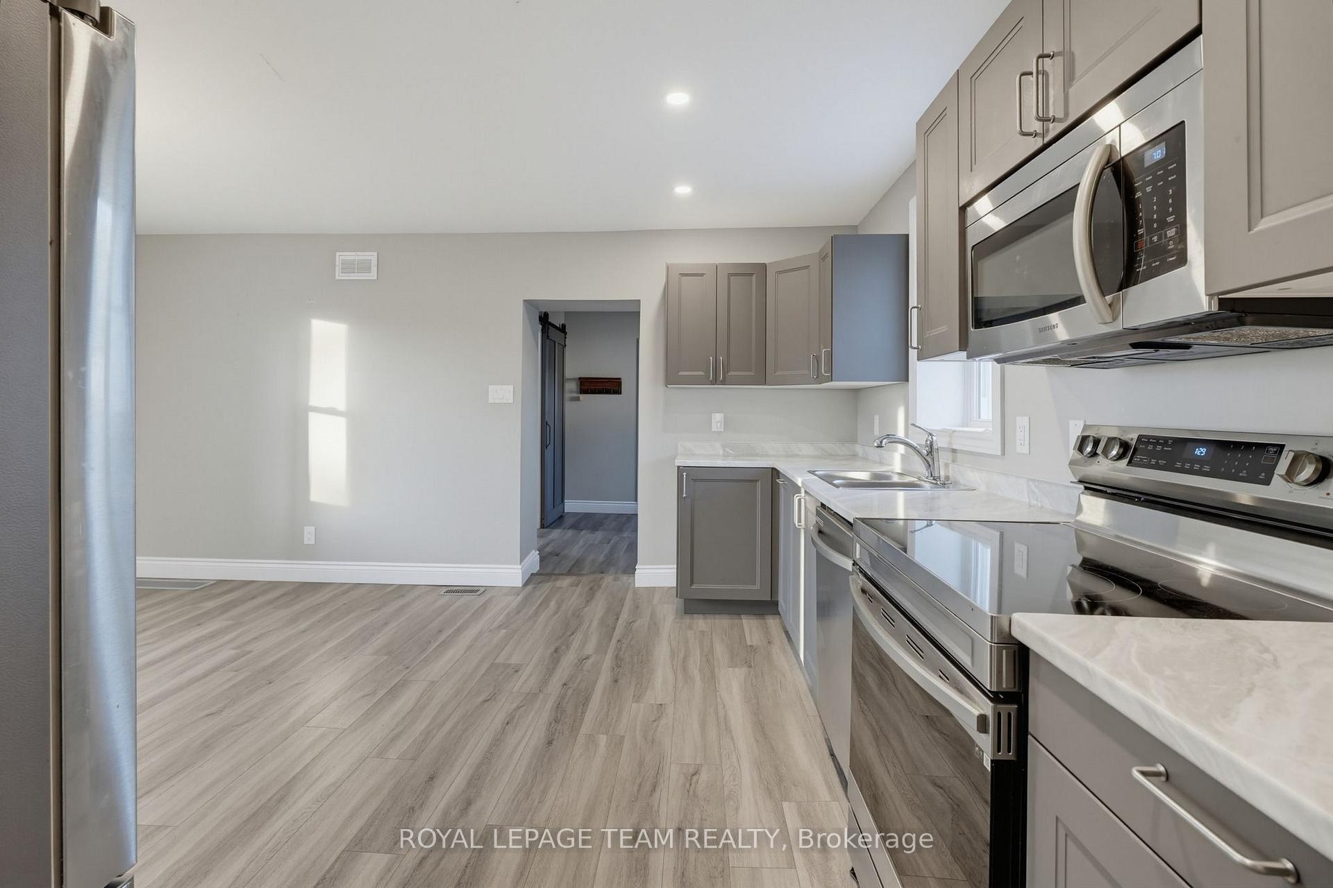 Photo 5 of 81 Bank Street S, Renfrew, Renfrew — HOMEH
