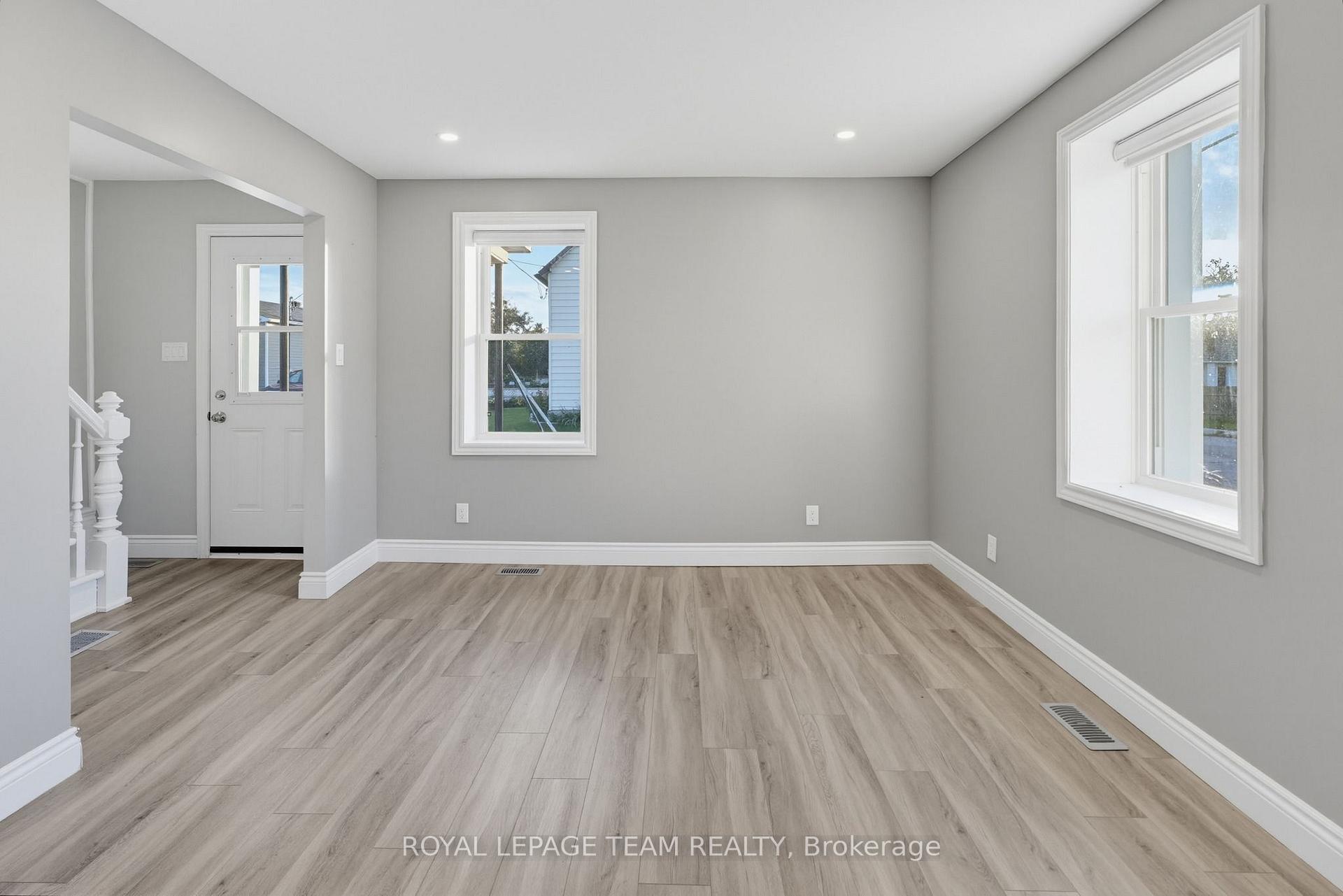 Photo 11 of 81 Bank Street S, Renfrew, Renfrew — HOMEH