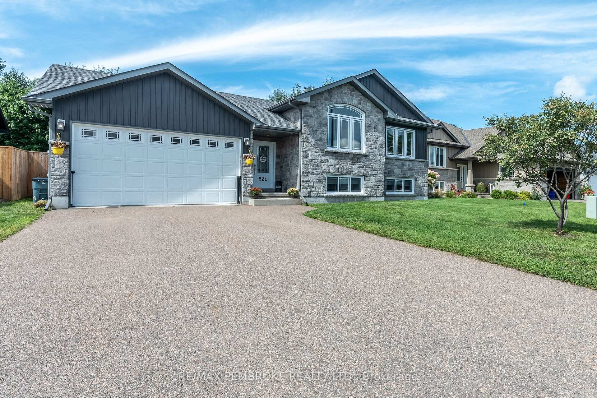 Photo 1 of 521 Gardner Crescent, Petawawa, Petawawa — HOMEH