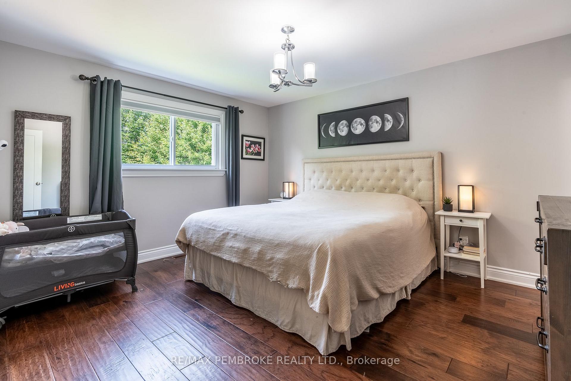 Photo 19 of 521 Gardner Crescent, Petawawa, Petawawa — HOMEH