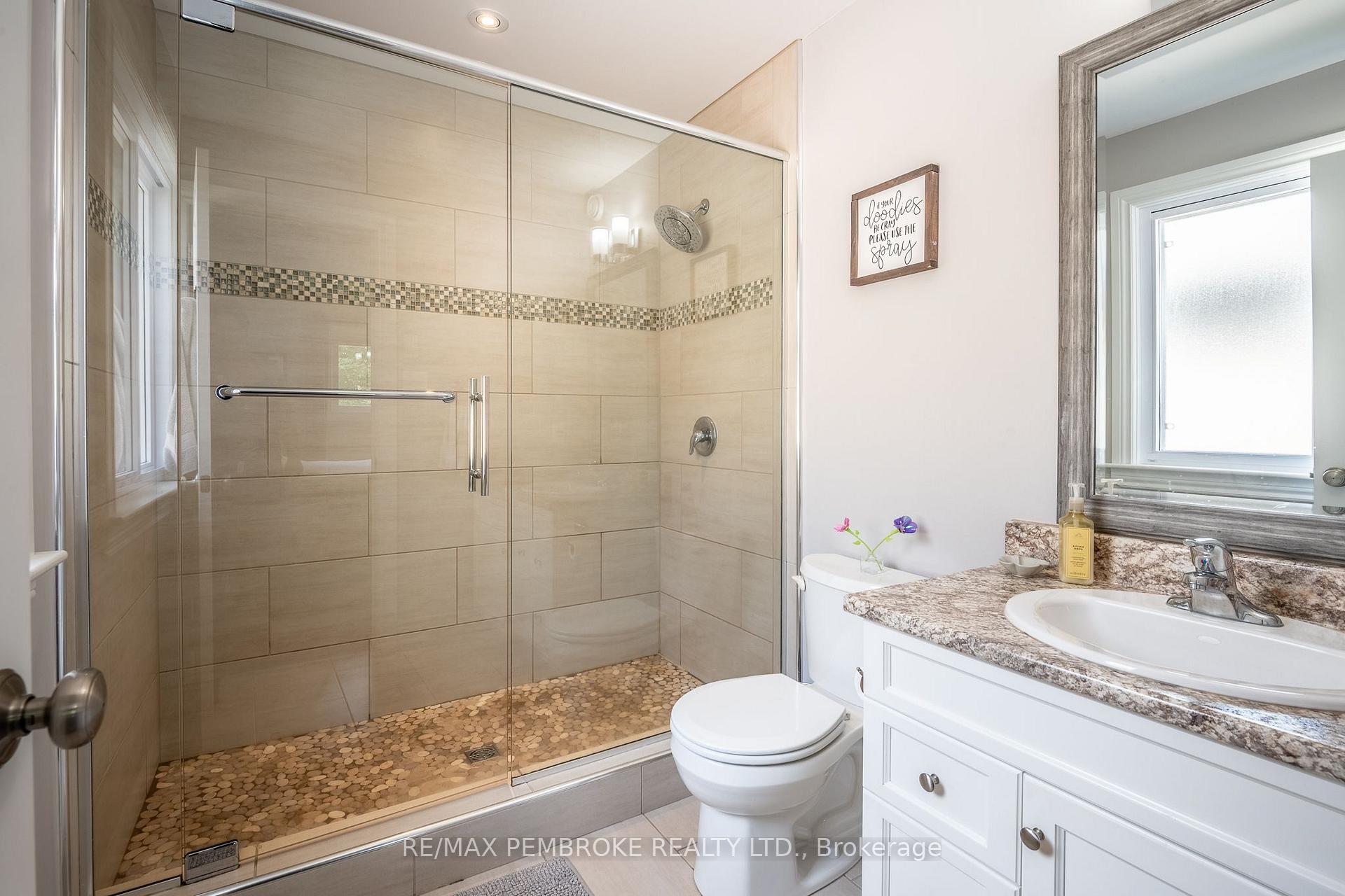 Photo 21 of 521 Gardner Crescent, Petawawa, Petawawa — HOMEH