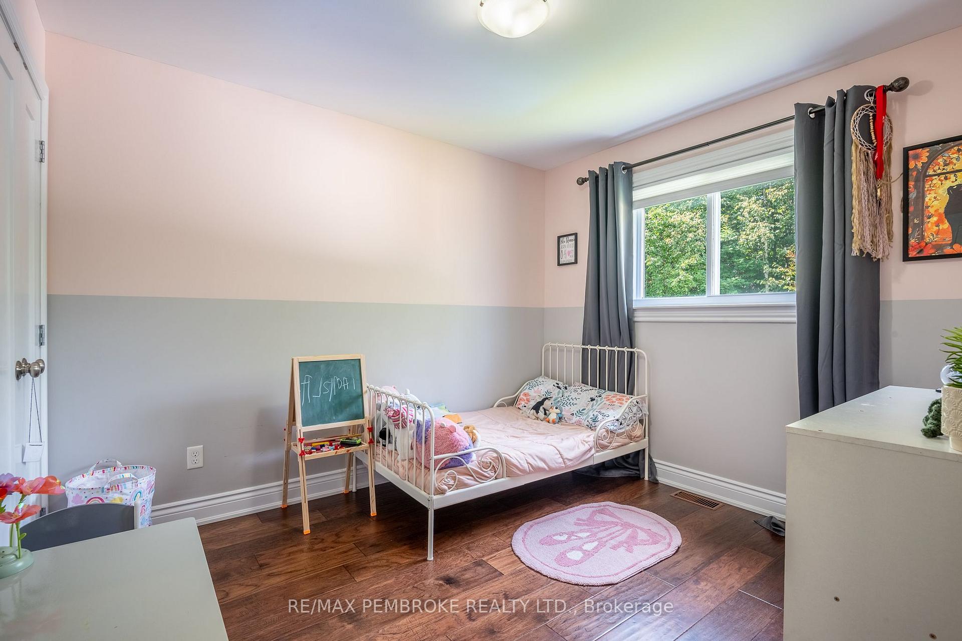 Photo 23 of 521 Gardner Crescent, Petawawa, Petawawa — HOMEH