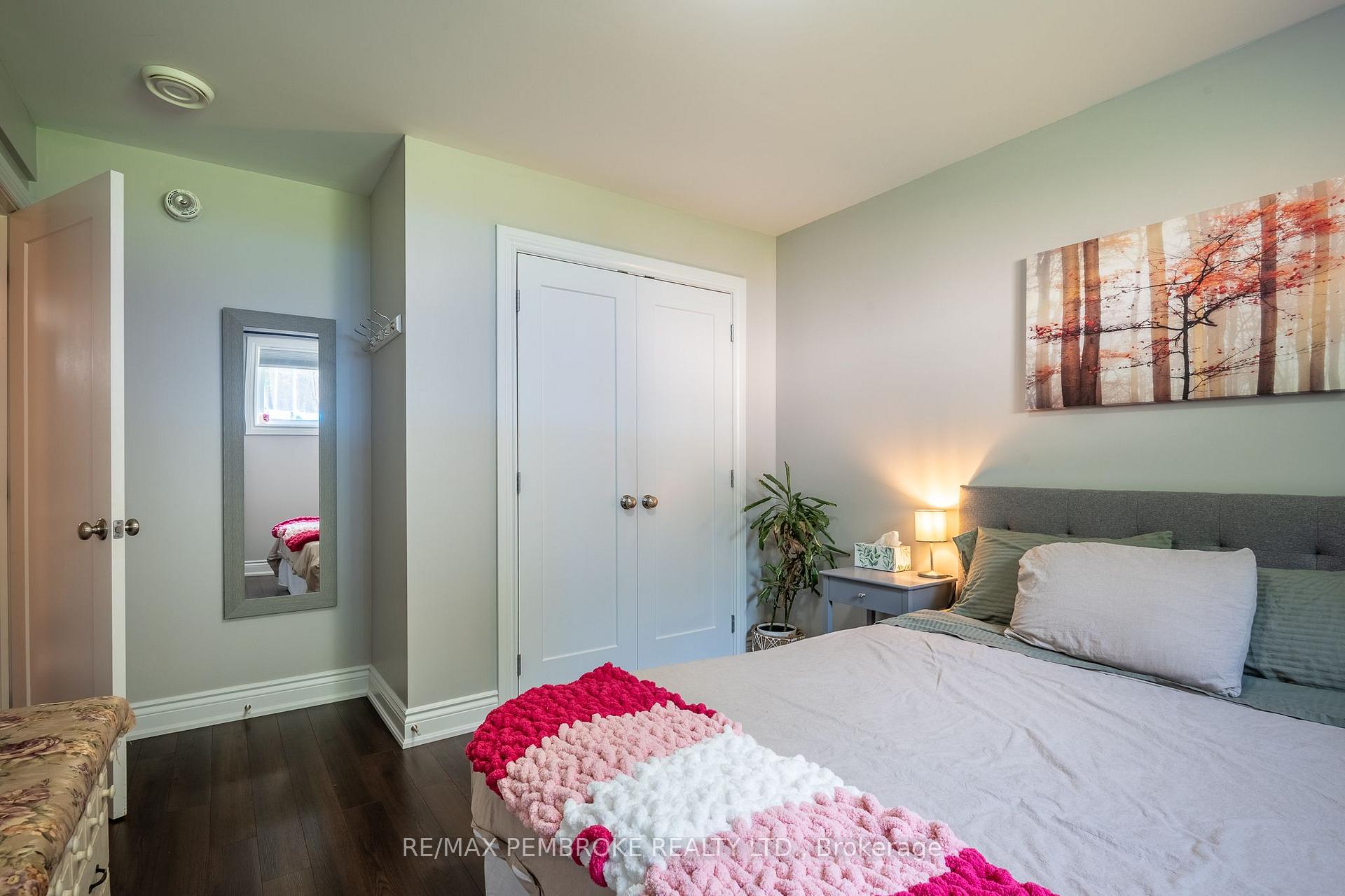 Photo 28 of 521 Gardner Crescent, Petawawa, Petawawa — HOMEH