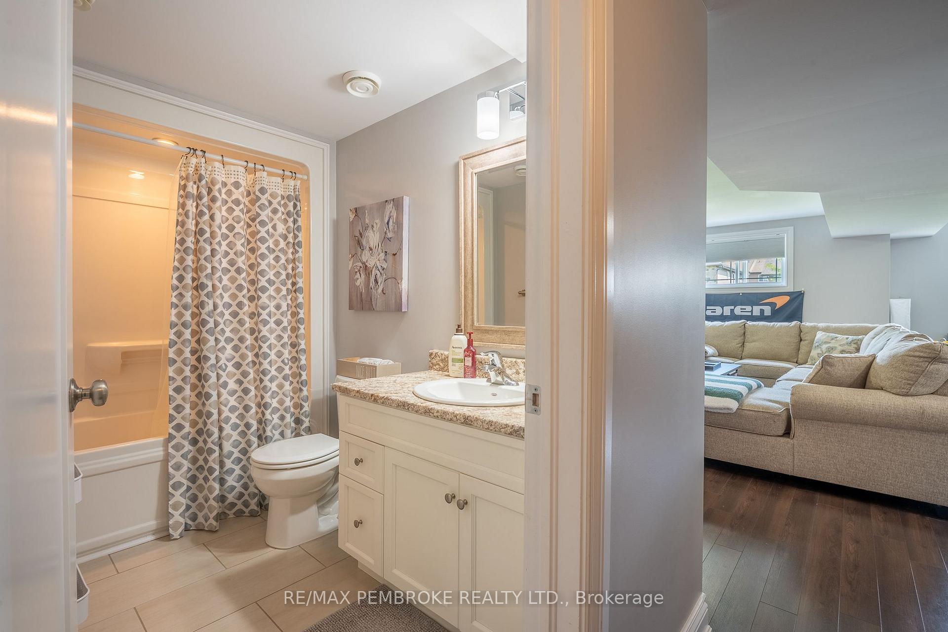 Photo 30 of 521 Gardner Crescent, Petawawa, Petawawa — HOMEH