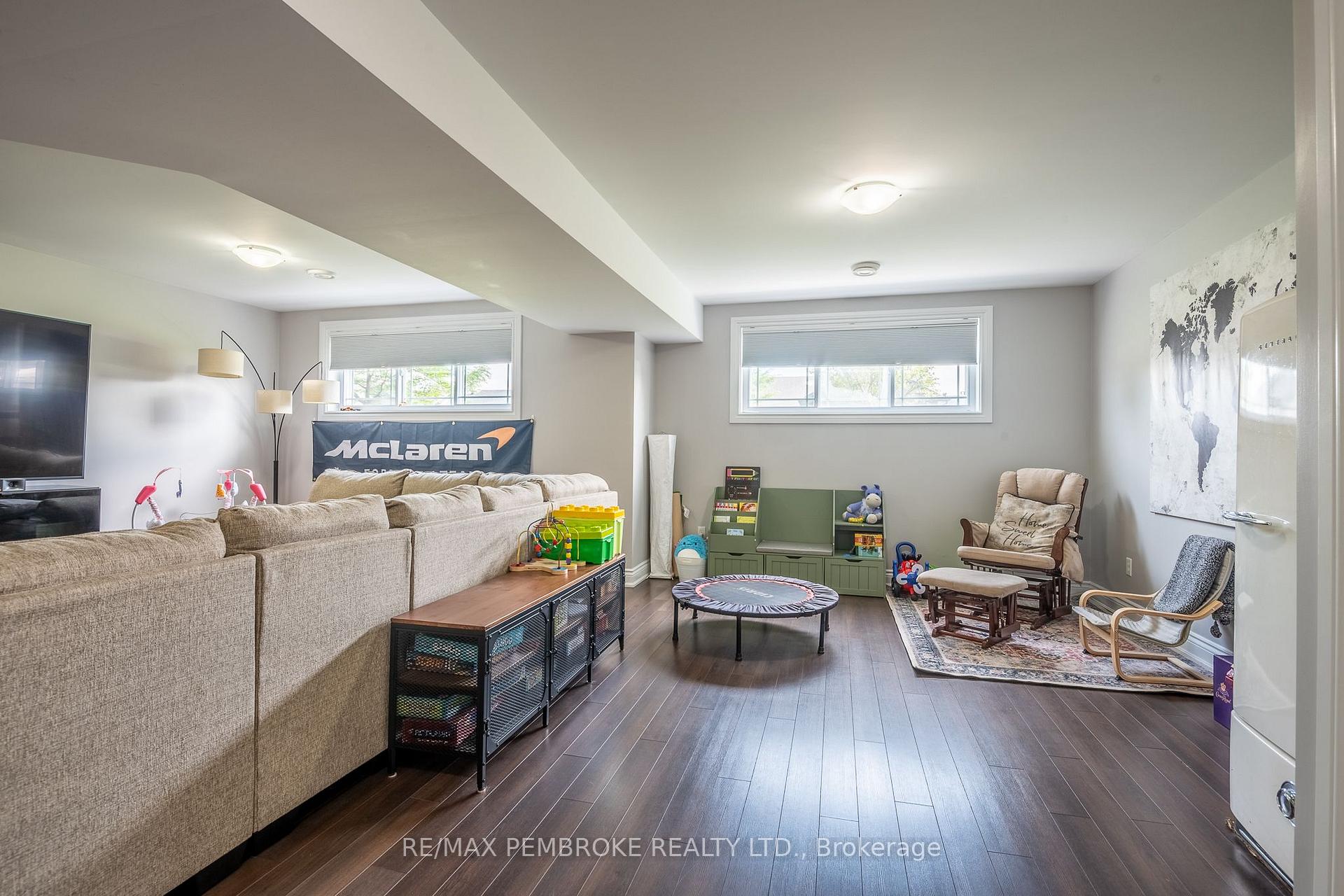 Photo 36 of 521 Gardner Crescent, Petawawa, Petawawa — HOMEH