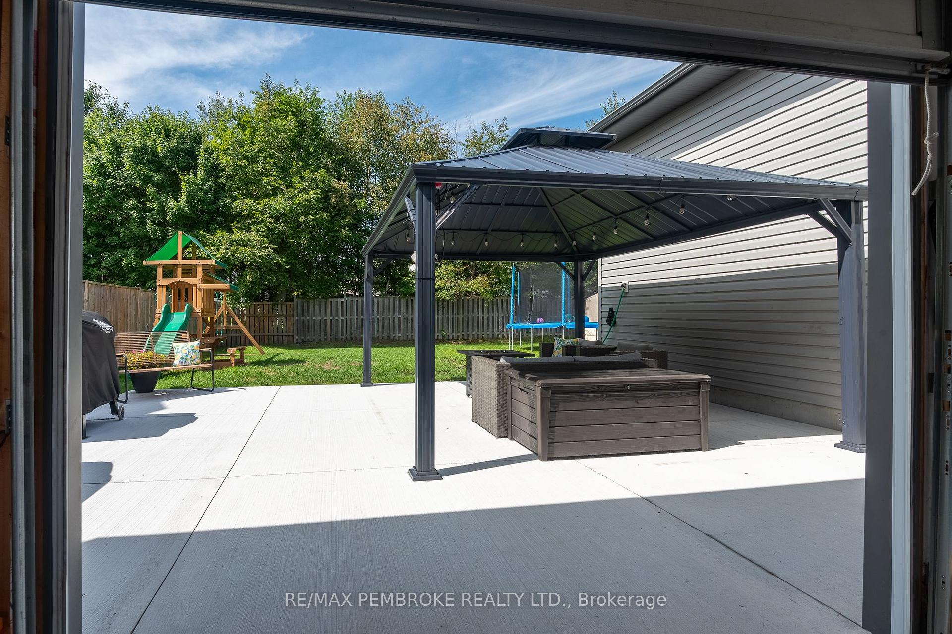 Photo 37 of 521 Gardner Crescent, Petawawa, Petawawa — HOMEH