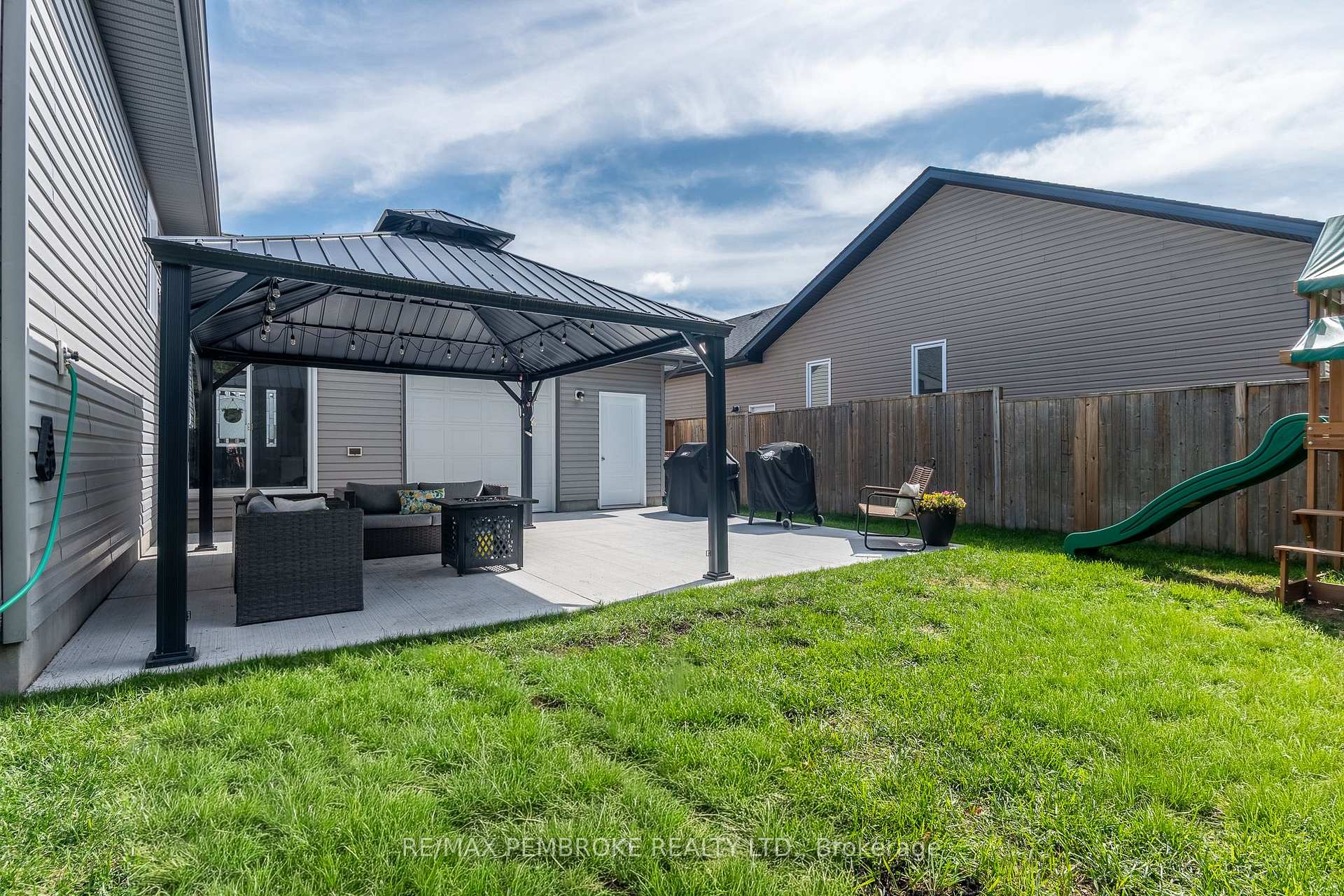 Photo 38 of 521 Gardner Crescent, Petawawa, Petawawa — HOMEH