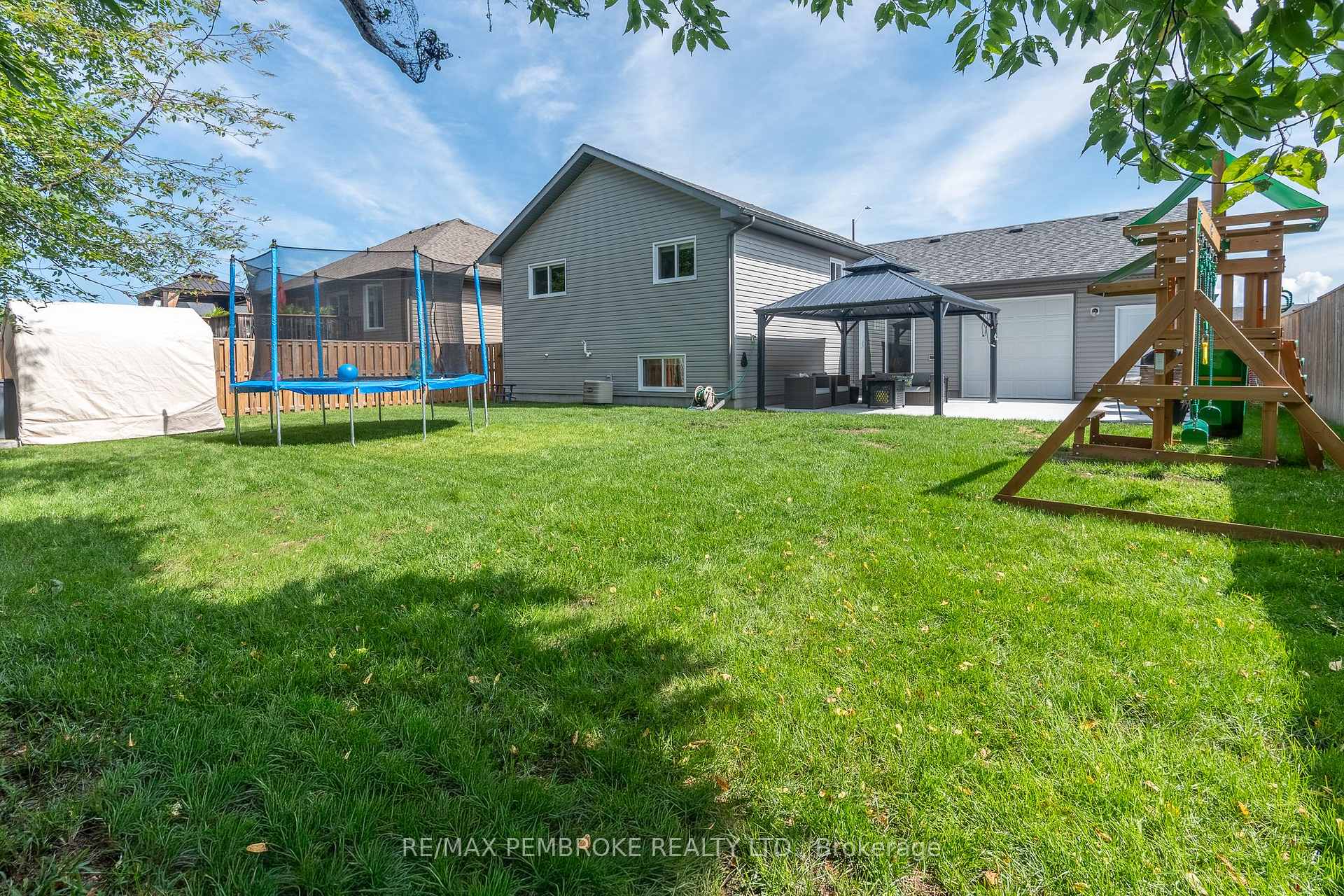 Photo 39 of 521 Gardner Crescent, Petawawa, Petawawa — HOMEH