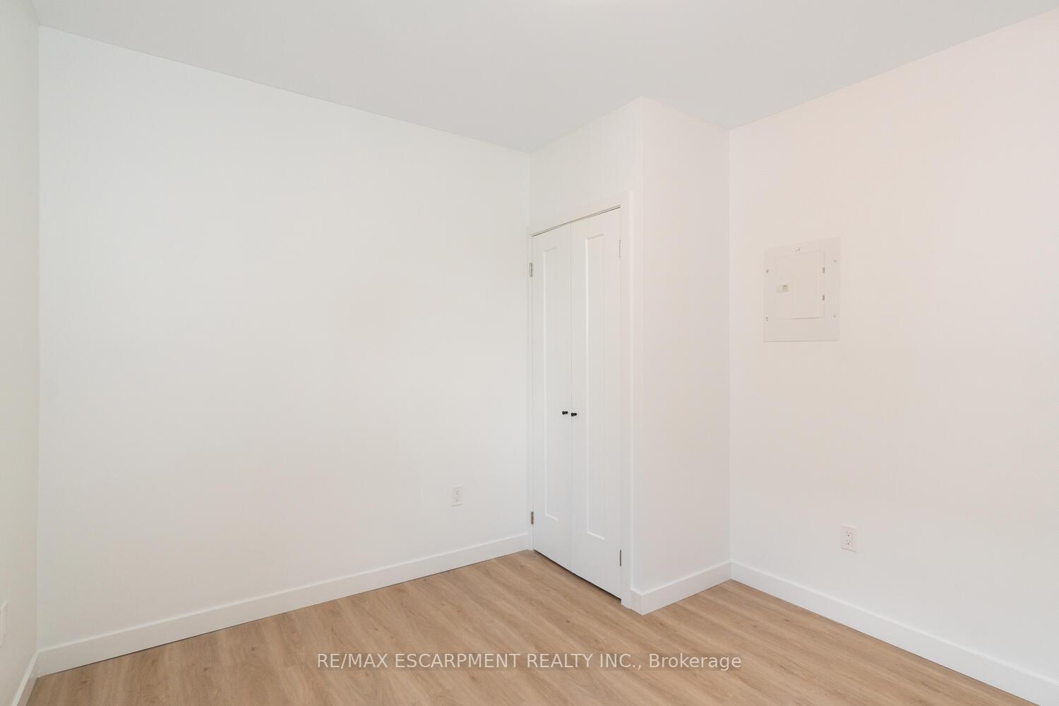 Photo 6 of Unit 4, 127 Victoria Avenue S, Hamilton, Stinson — HOMEH