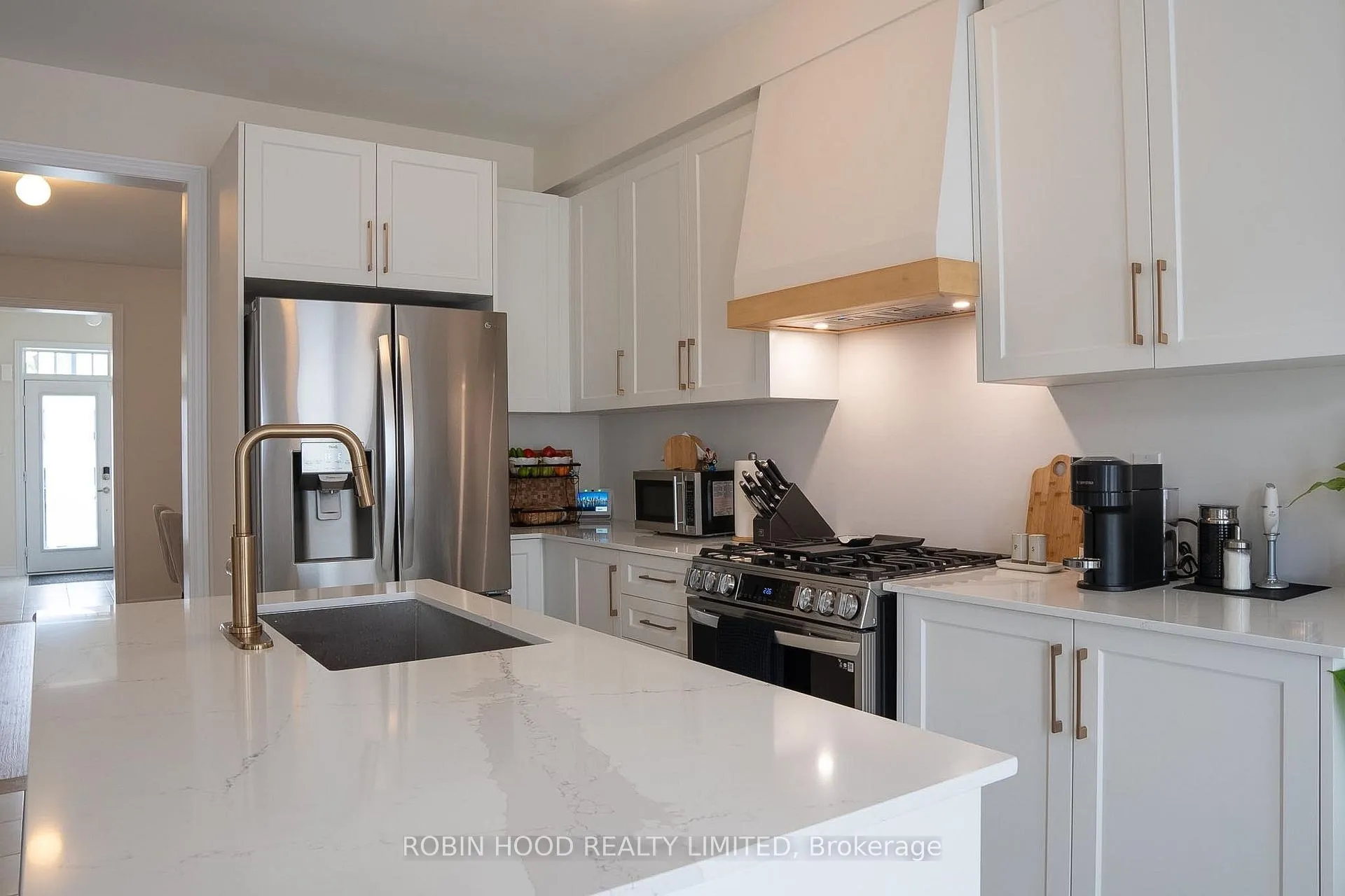 Photo 8 of 896 Apple Terrace, Milton, Cobban — HOMEH