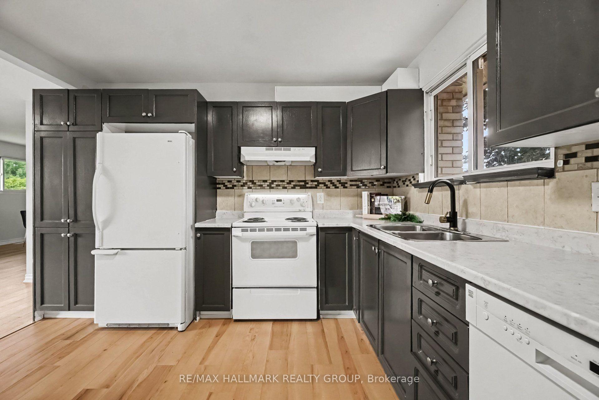 Photo 15 of 1369 Duford Drive, Ottawa, Bilberry Creek/Queenswood Heights — HOMEH