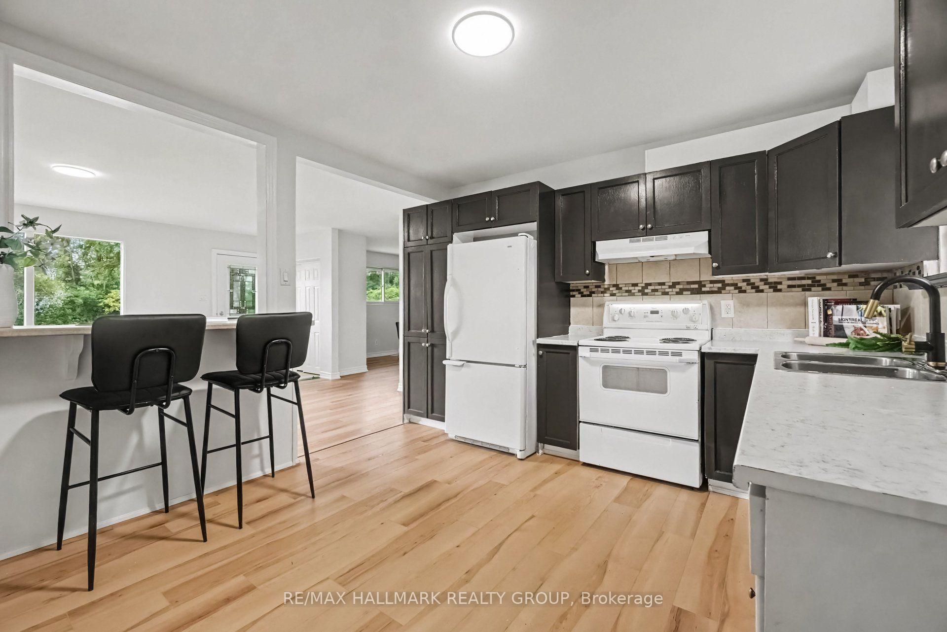 Photo 16 of 1369 Duford Drive, Ottawa, Bilberry Creek/Queenswood Heights — HOMEH
