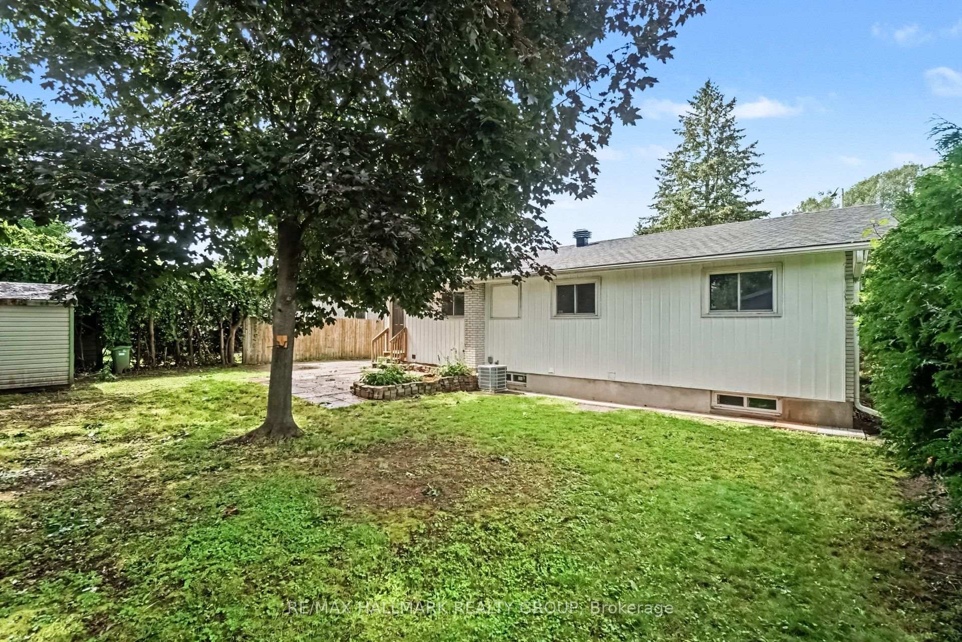 Photo 29 of 1369 Duford Drive, Ottawa, Bilberry Creek/Queenswood Heights — HOMEH