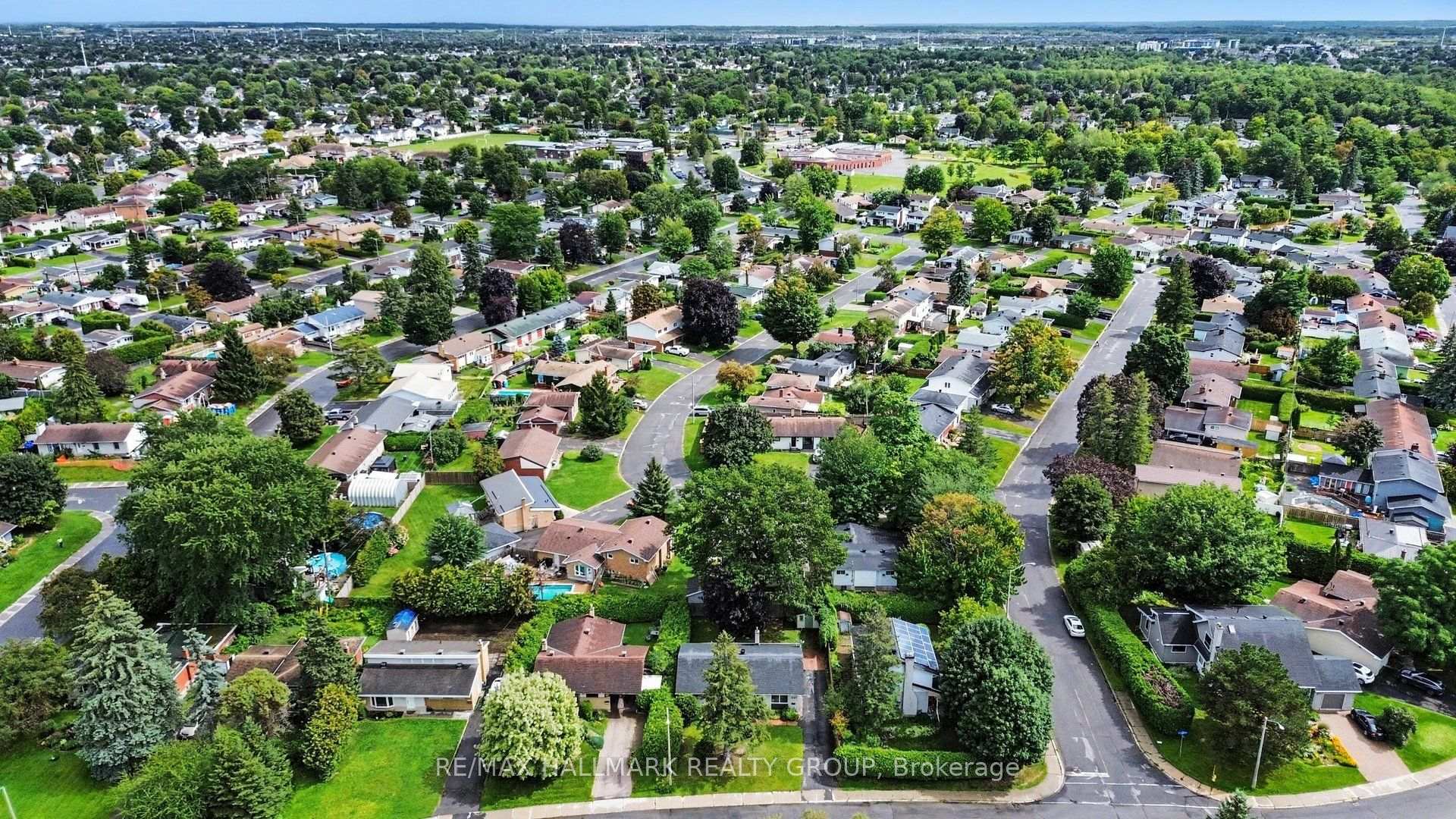 Photo 33 of 1369 Duford Drive, Ottawa, Bilberry Creek/Queenswood Heights — HOMEH