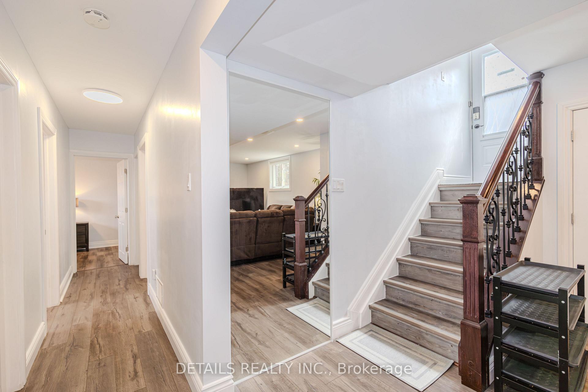 Photo 4 of 7 Kerry Crescent E, Ottawa, City View/Skyline/Fisher Heights/Parkwood Hills — HOMEH
