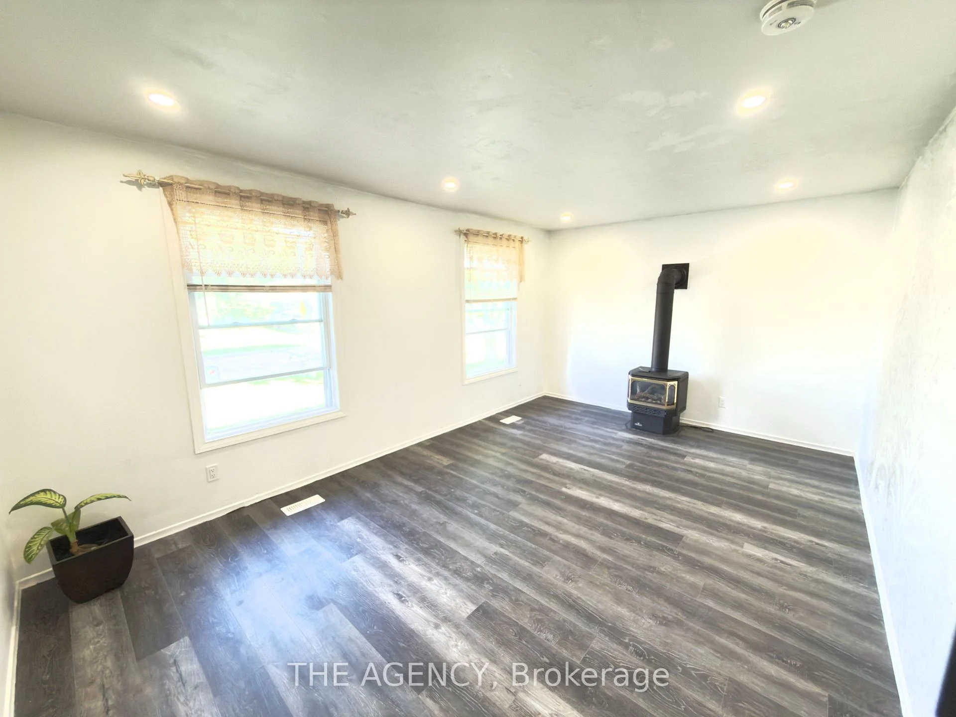 Photo 8 of 14 Muskoka Drive, Guelph, Victoria North — HOMEH