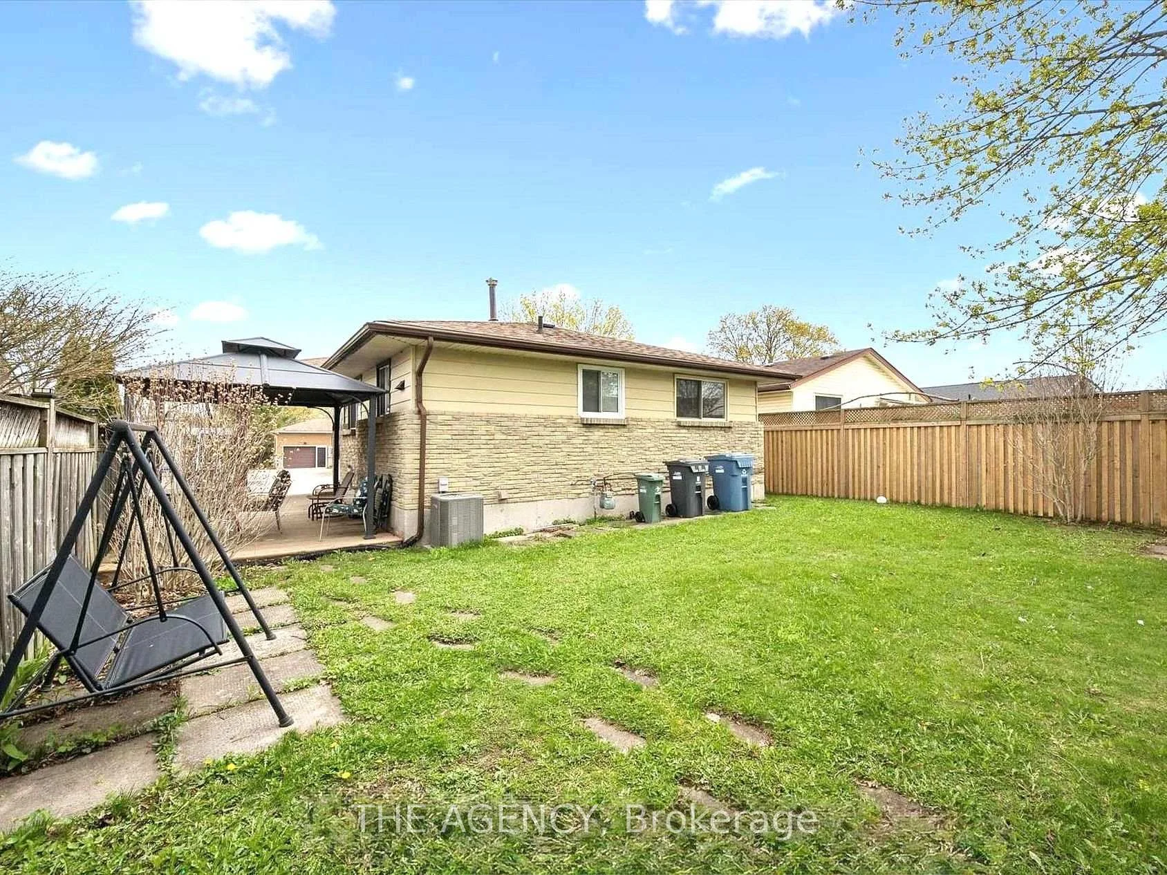 Photo 31 of 14 Muskoka Drive, Guelph, Victoria North — HOMEH