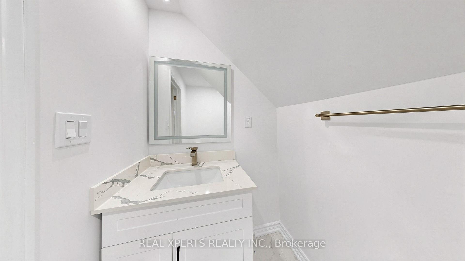 Photo 18 of 140 Del Francesco Way, Vaughan, Vellore Village — HOMEH