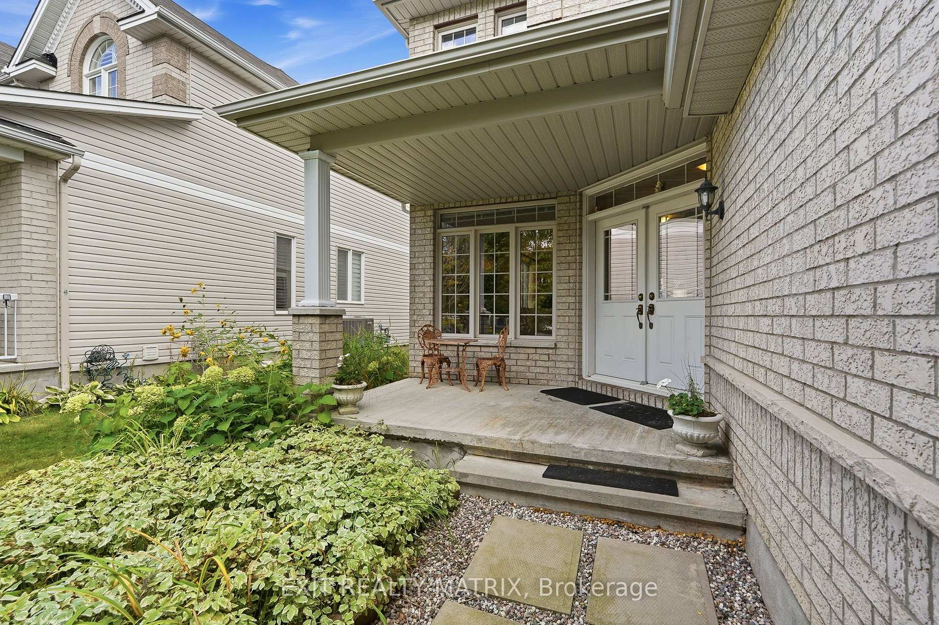 Photo 3 of 2310 Glandriel Crescent, Ottawa, Springridge/East Village — HOMEH
