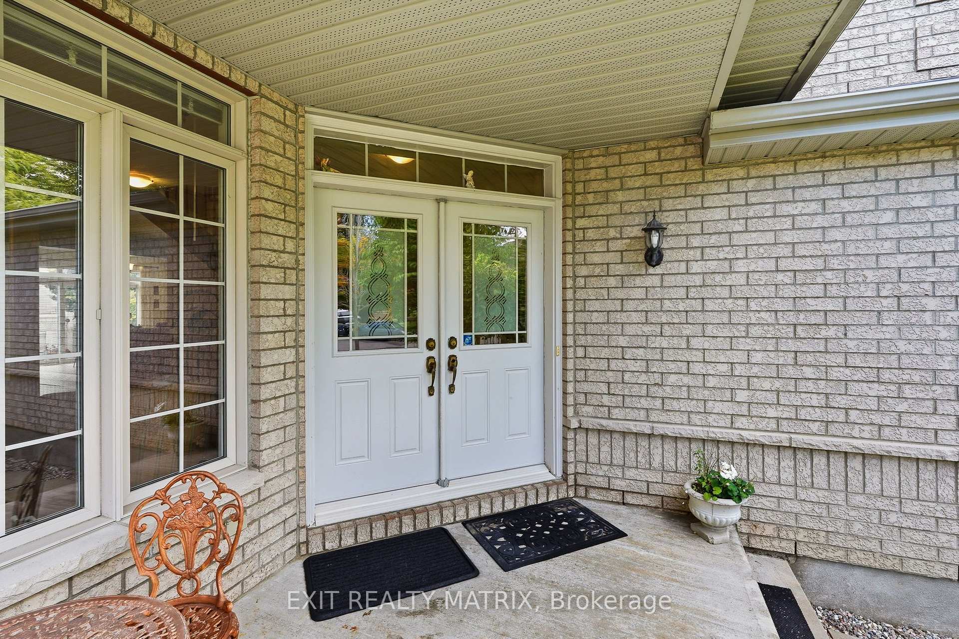 Photo 4 of 2310 Glandriel Crescent, Ottawa, Springridge/East Village — HOMEH