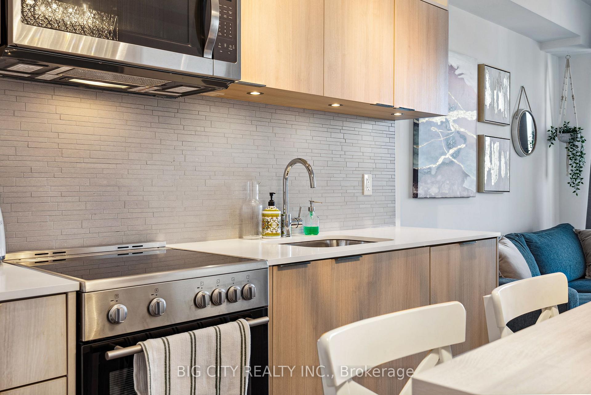 Photo 8 of Unit 1004, 50 Forest Manor Road, North York, Henry Farm — HOMEH