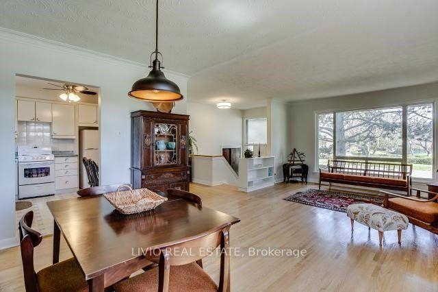 Photo 2 of 40 Barford Road, Etobicoke, Rexdale-Kipling — HOMEH