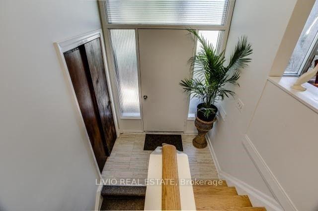 Photo 3 of 40 Barford Road, Etobicoke, Rexdale-Kipling — HOMEH