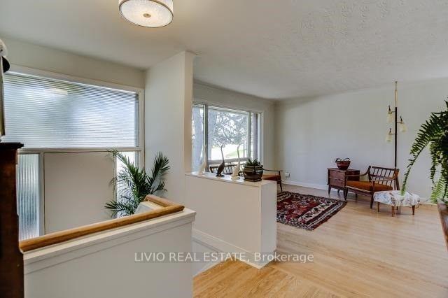 Photo 5 of 40 Barford Road, Etobicoke, Rexdale-Kipling — HOMEH