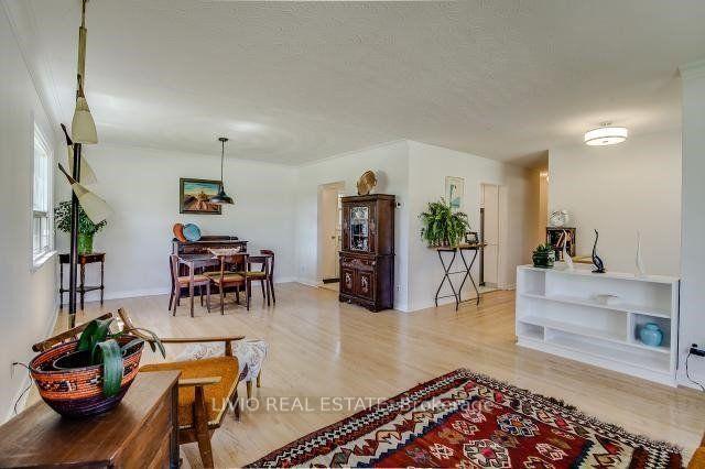 Photo 9 of 40 Barford Road, Etobicoke, Rexdale-Kipling — HOMEH