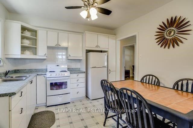 Photo 13 of 40 Barford Road, Etobicoke, Rexdale-Kipling — HOMEH
