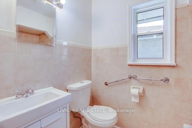 Photo 27 of 40 Barford Road, Etobicoke, Rexdale-Kipling — HOMEH