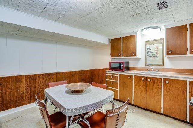 Photo 31 of 40 Barford Road, Etobicoke, Rexdale-Kipling — HOMEH