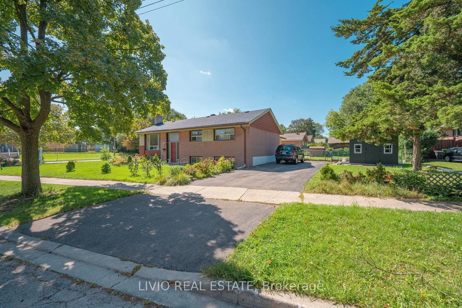 Photo 14 of 40 Barford Road, Etobicoke, Rexdale-Kipling — HOMEH