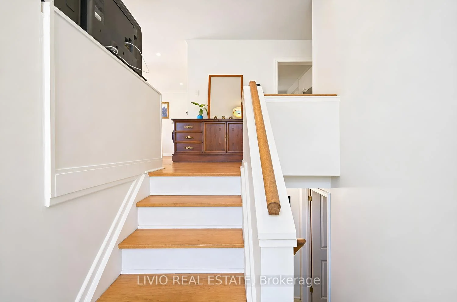 Photo 20 of 40 Barford Road, Etobicoke, Rexdale-Kipling — HOMEH