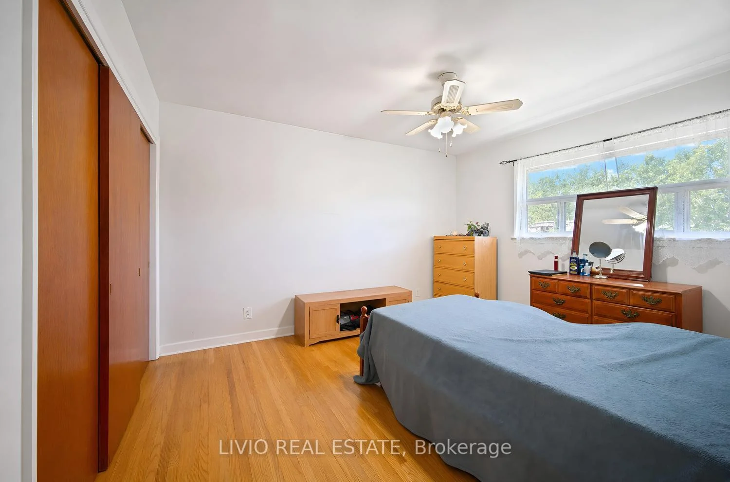 Photo 44 of 40 Barford Road, Etobicoke, Rexdale-Kipling — HOMEH