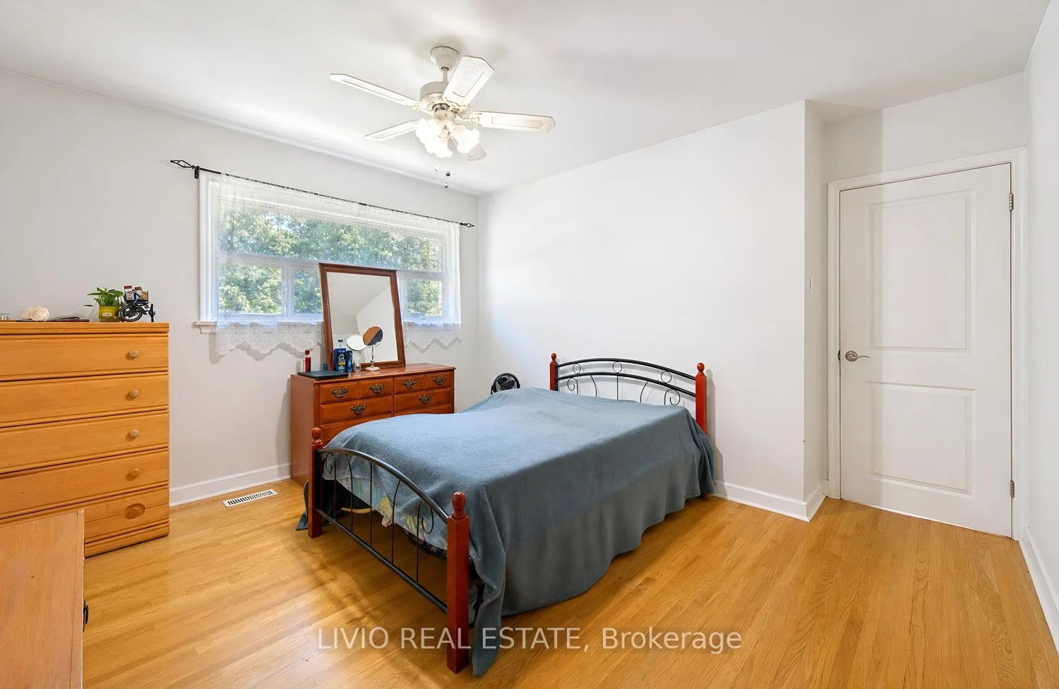 Photo 45 of 40 Barford Road, Etobicoke, Rexdale-Kipling — HOMEH