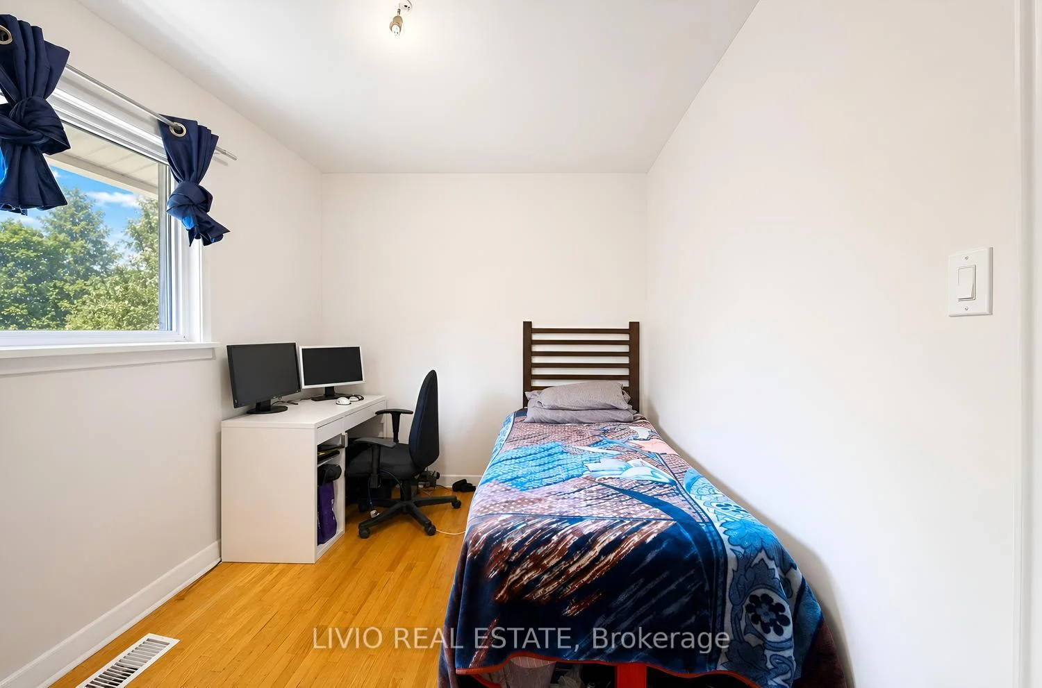 Photo 53 of 40 Barford Road, Etobicoke, Rexdale-Kipling — HOMEH