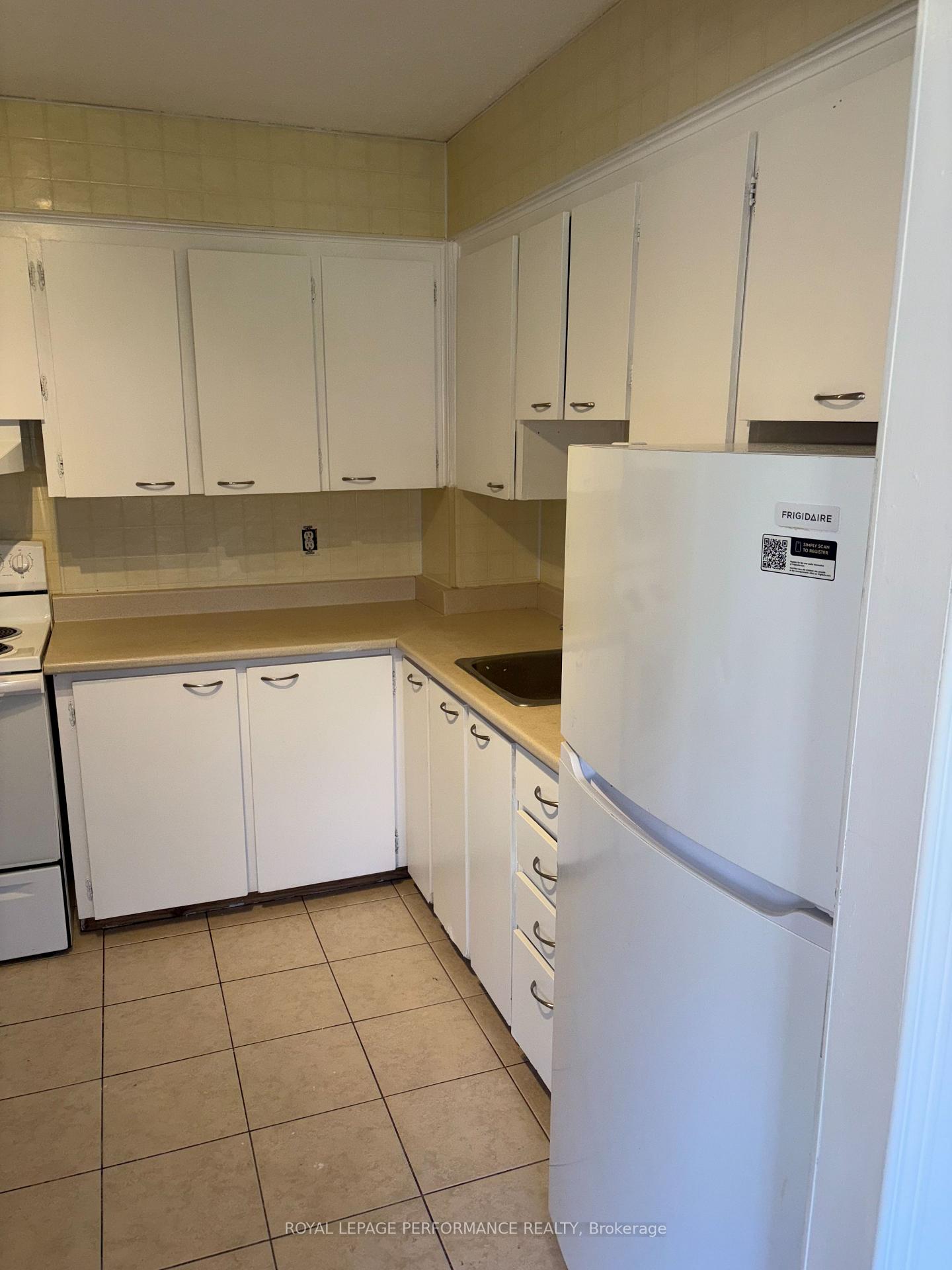 Photo 5 of Unit 208C, 2044 Arrowsmith Drive, Ottawa, Beacon Hill South — HOMEH