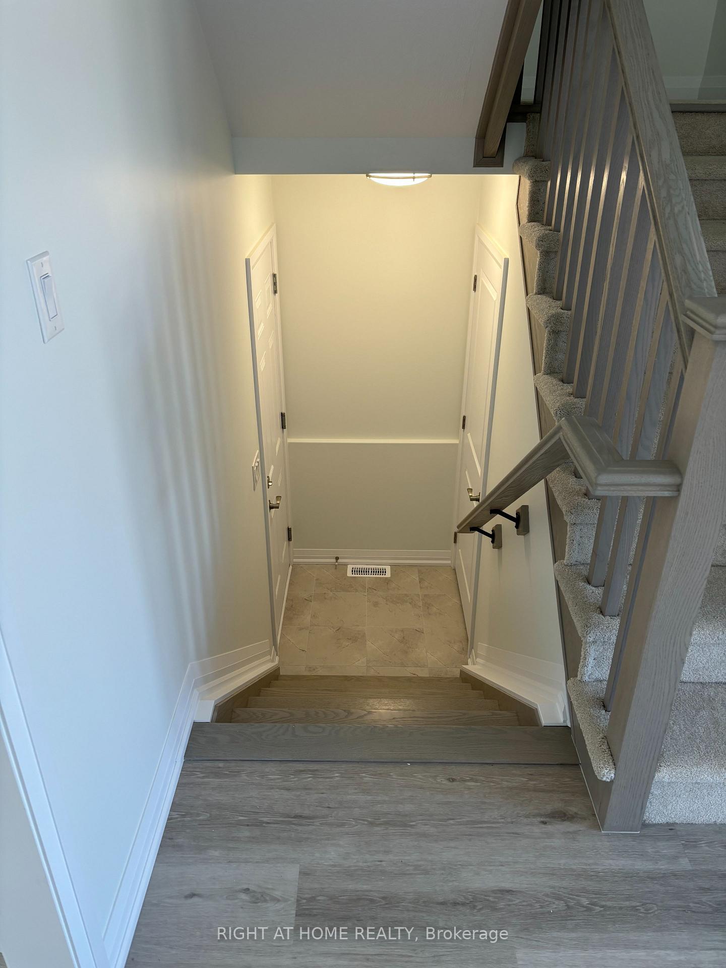 Photo 5 of 57 copperhill Heights, Barrie, Painswick South — HOMEH
