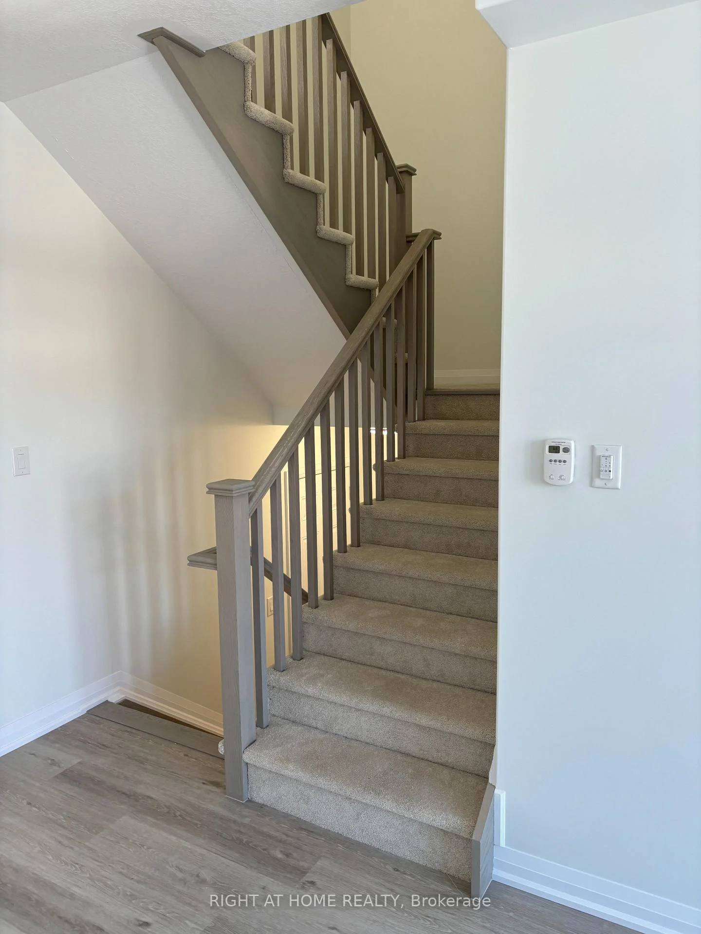 Photo 7 of 57 copperhill Heights, Barrie, Painswick South — HOMEH