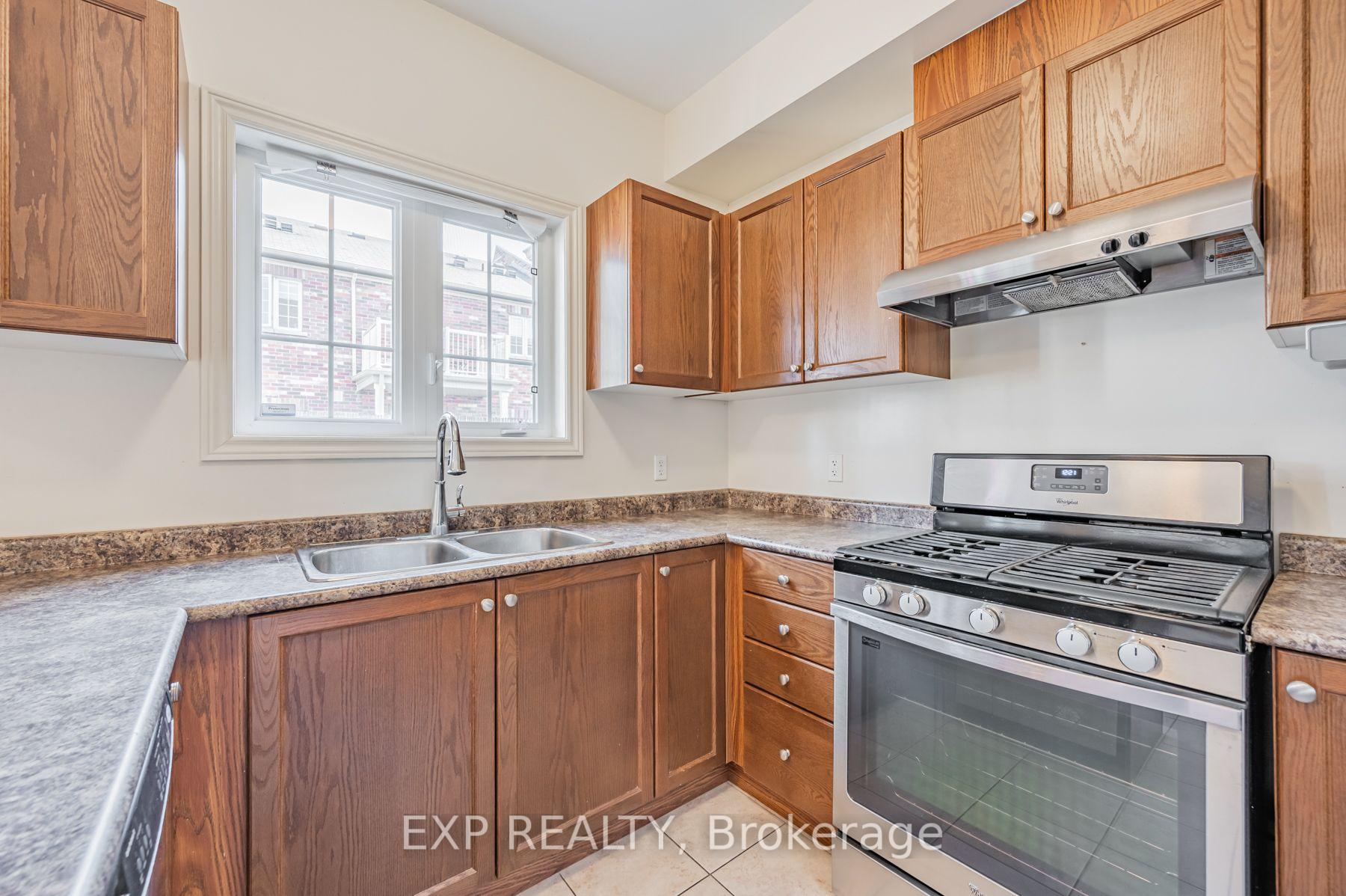 Photo 13 of 35 Carnahan Terrace, Toronto, East End-Danforth — HOMEH