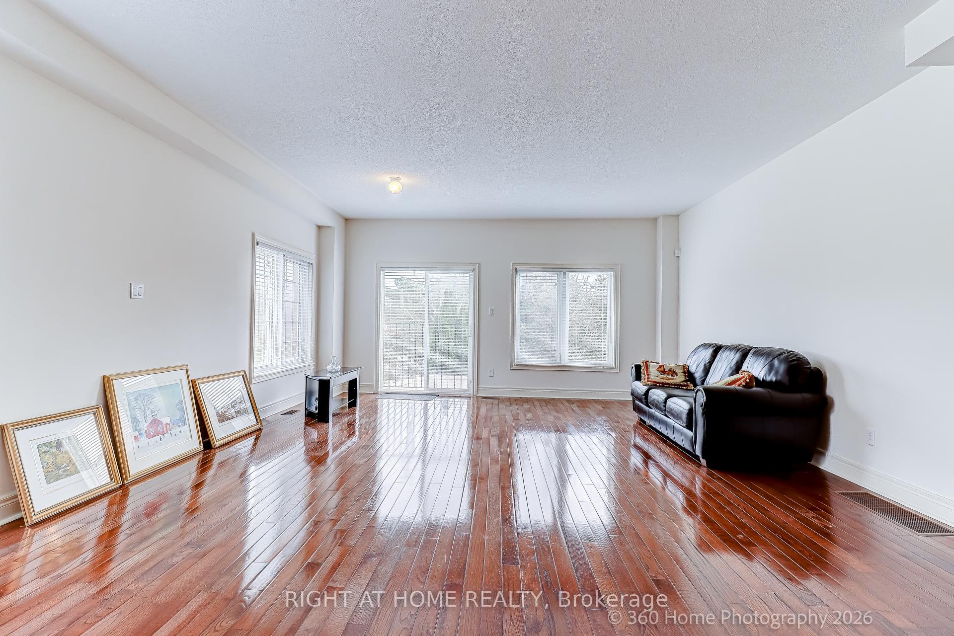 Photo 2 of Unit 2, 1130 Cawthra Road, Mississauga, Mineola — HOMEH