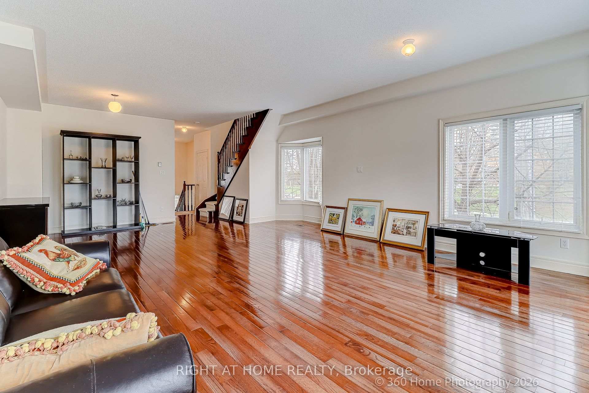 Photo 3 of Unit 2, 1130 Cawthra Road, Mississauga, Mineola — HOMEH