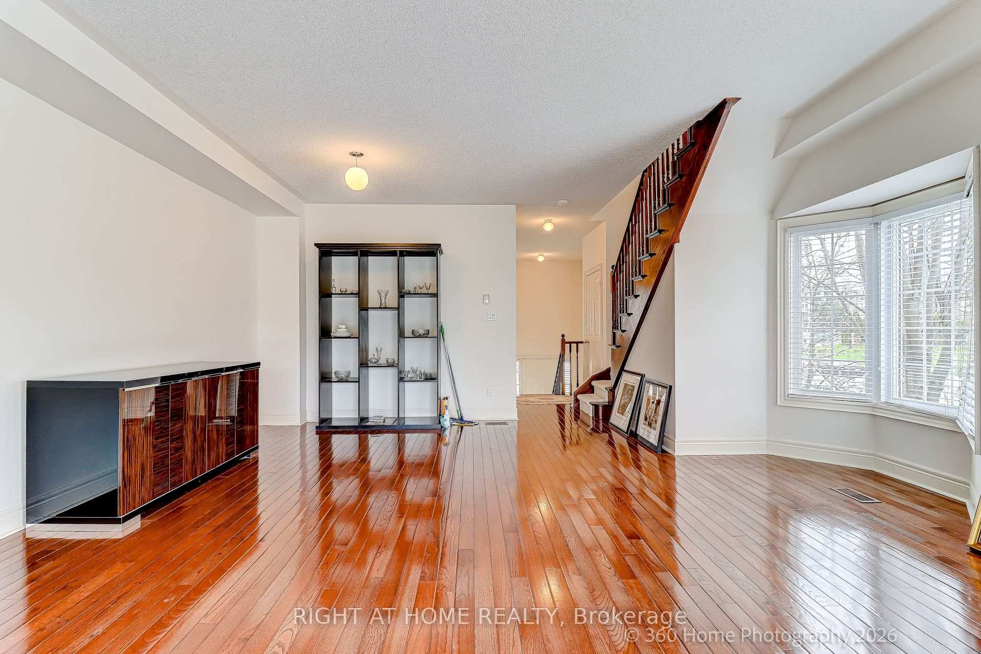 Photo 4 of Unit 2, 1130 Cawthra Road, Mississauga, Mineola — HOMEH