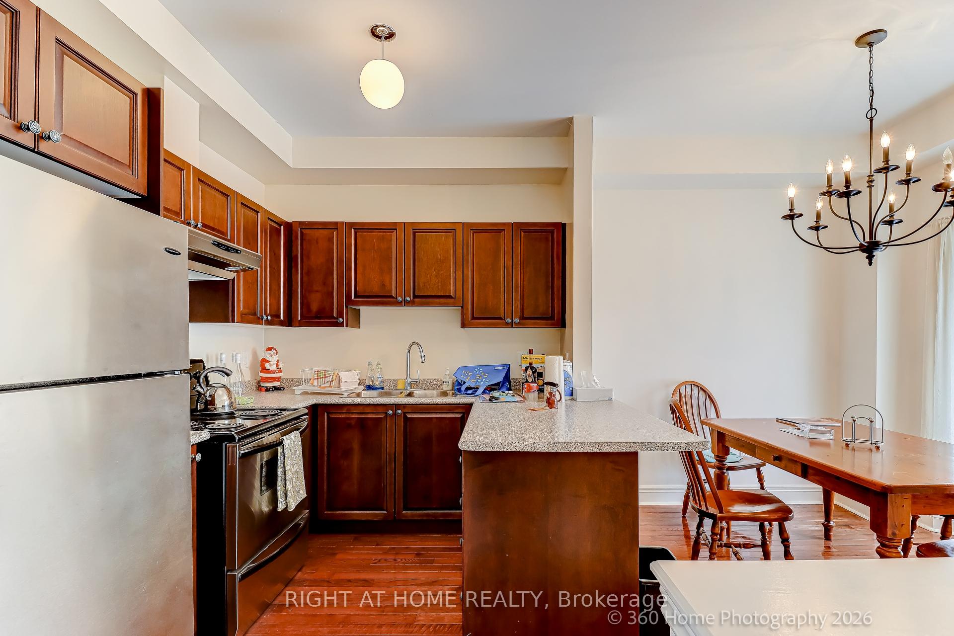 Photo 7 of Unit 2, 1130 Cawthra Road, Mississauga, Mineola — HOMEH